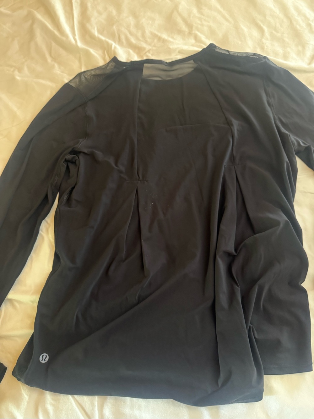 lululemon athletica Women’s Black Long-Sleeve Mesh Panel - fits like a large